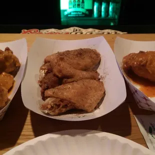 food, chicken wings and fried chicken