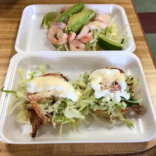 Shrimp Tostado Y dos Carnita Sopes, sopes tiene mas sabor.
