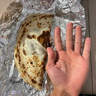 Baleada Especial (hand for scale)