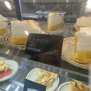 Famous Jill&apos;s Cafe Pie * Lemon Meringue
