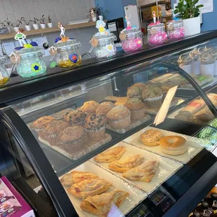 Muffins, pastries, burritos and wraps