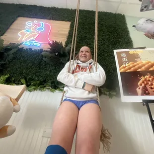 Swings are amazing (ps the tea healed her knee injury‍‍)