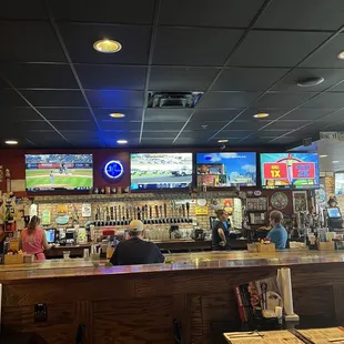 Bar area with plenty of seating