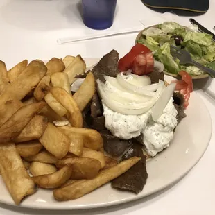 Gyro platter, much more plentiful than it looks.