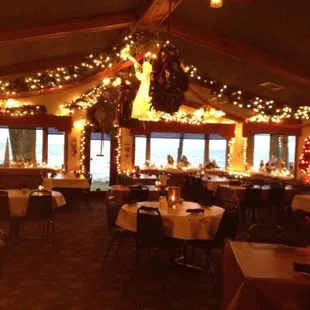 Beautifully decor.   Seasonly changes.