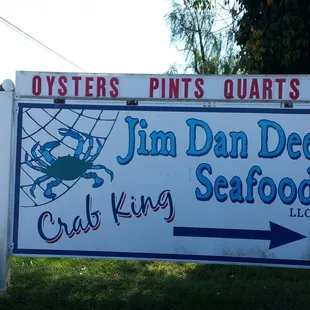 a sign for jim dan dee seafood