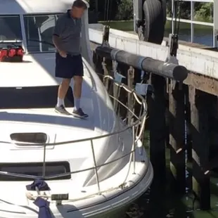 Kapitän Jim, der Boot-Sachverständige  ,   Kaptein Jim, båt landmålerepa Captain Jim, boat surveyor