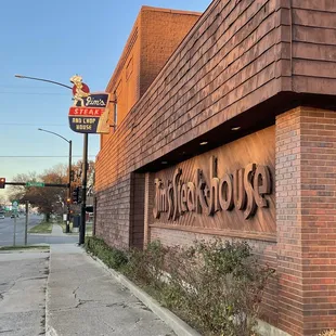 the outside of the restaurant