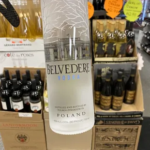 a bottle of belveder white