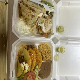 Chicken fajita plate and crispy beef taco plate; both very delicious! Everything is delicious here. You must try it.