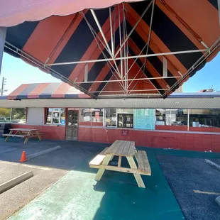 Outside eating area and ordering window.