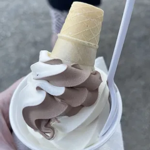 Kids' swirl cup, hold sprinkles