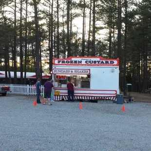 The stall is right by the parking lot of Skinquarter market.