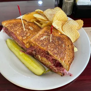 Nice presented Rueben sandwich...