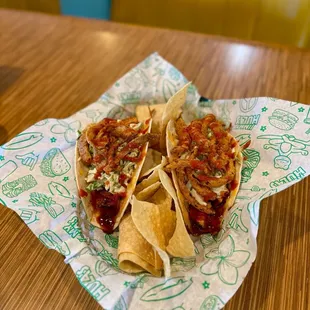 a plate of tacos and chips