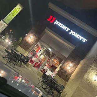 the outside of a restaurant
