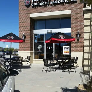 the outside of the restaurant