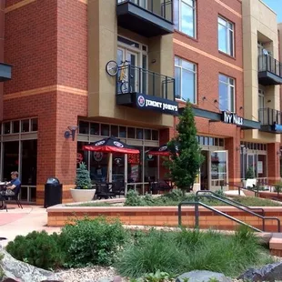 the outside of the restaurant