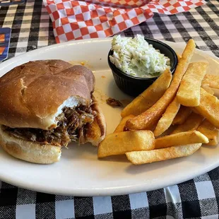 Pulled pork sandwich - substituted steak fries