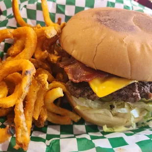 Beacon cheeseburger
