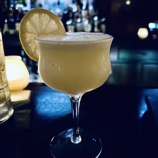Gin fizz? Or Gin sour? Not sure