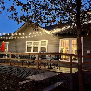 Cool setting in former house in pleasant neighborhood