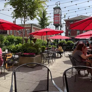 Great outdoor patio area!!  (5/22/2021)