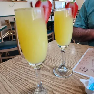 Great breakfast,  friendly staff and mimosas! Everything was yummy