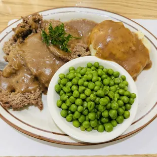 Meatloaf, Mashed Potatoes &amp; Gravy with a side of Peas.  And don't forget the biscuits.  I absolutely loved my lunch! I will go back again.