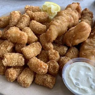 Fish and Chips (tater tots) - 9.1/10
