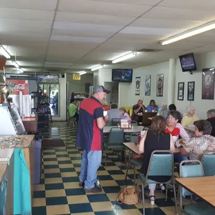 Plenty of space, free wifi.