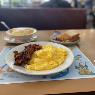 a plate of scrambled eggs and bacon