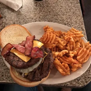 The Beta Burger! So so good! Super nice waitress, no wait seating on a Friday at 7pm, cold soda, affordable fast service. My new favorite!