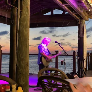 Live music very good