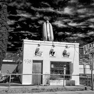 a black and white photo
