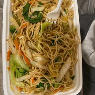 a bowl of noodles and vegetables