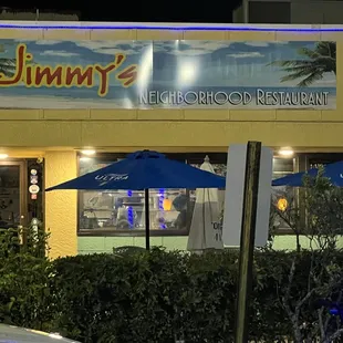 the outside of the restaurant