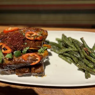 Rib in a hot pepper glaze and green beans