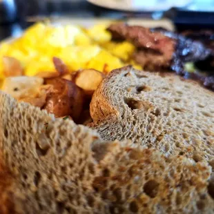 Steak and eggs with multigrain bread