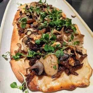 Shroom flatbread.