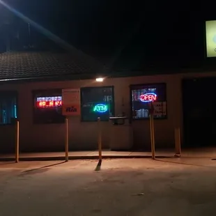 the outside of the restaurant