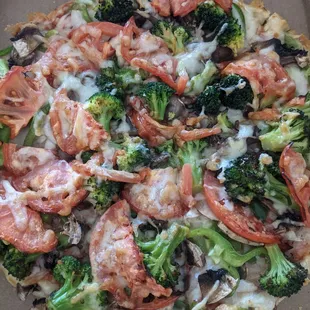 Small Veggie pizza. Amazing!