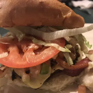 The chipotle mayo and pico de gallo on this burger are amazing!