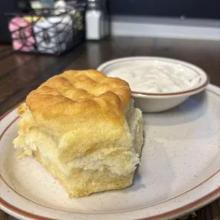 Biscuit and gravy