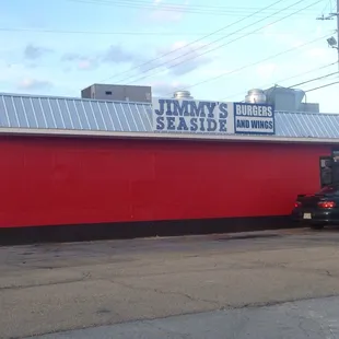 the outside of the restaurant