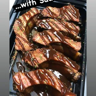 barbecued ribs with sauce