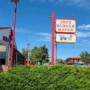 a sign for jim's burger haven