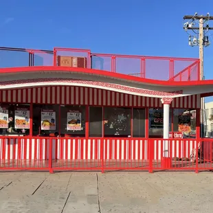 the outside of the restaurant