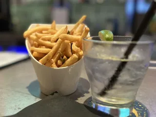 W XYZ Bar