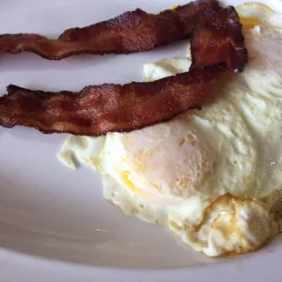 Over medium w crispy bacon